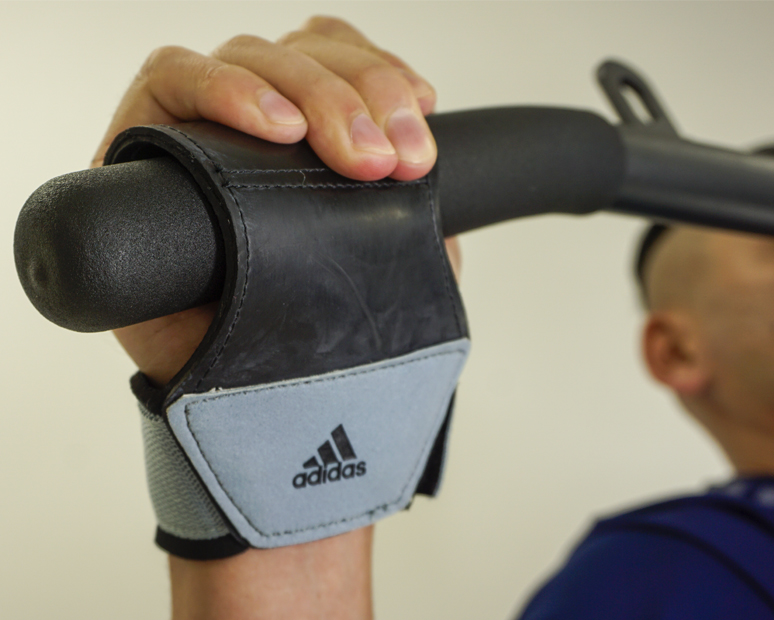 adidas パッドリフティンググリップ